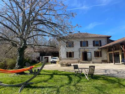 Maison - 280 m² - 8 pièces