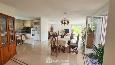 Maison - 230 m² - 8 pièces