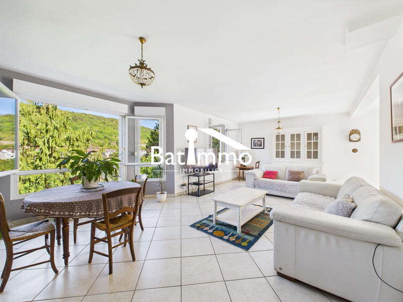 Maison - 211 m² - 7 pièces