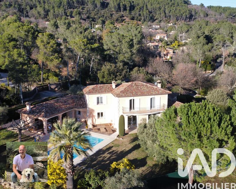 Maison - 200 m² - 6 pièces