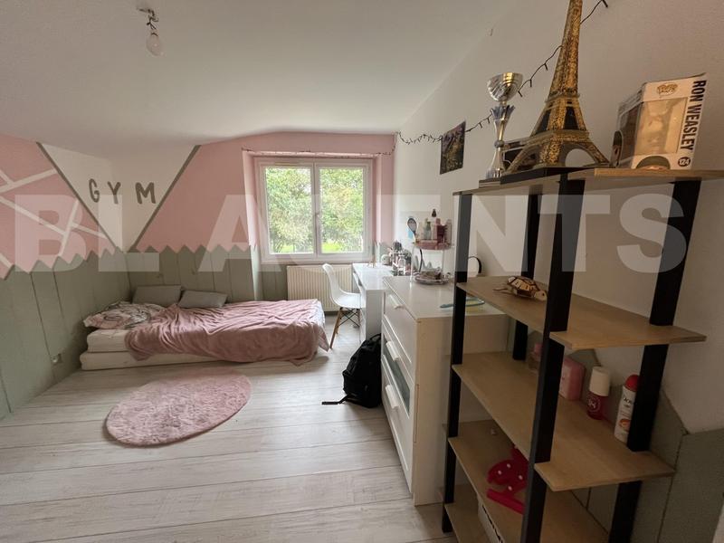 Maison - 270 m² - 10 pièces