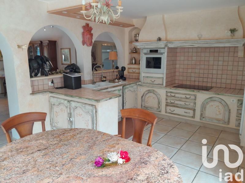 Maison - 665 m² - 10 pièces