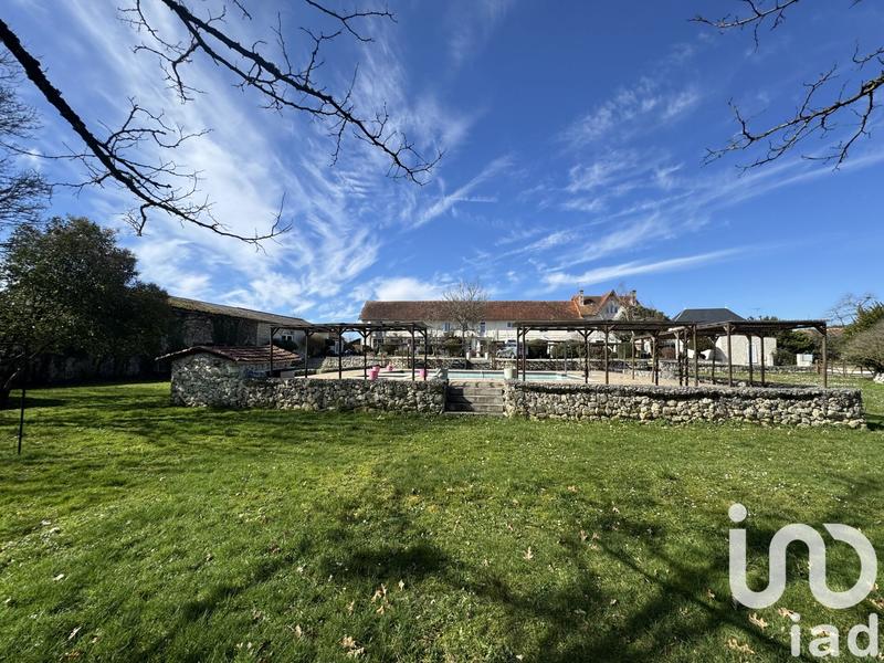 Maison - 650 m² - 25 pièces