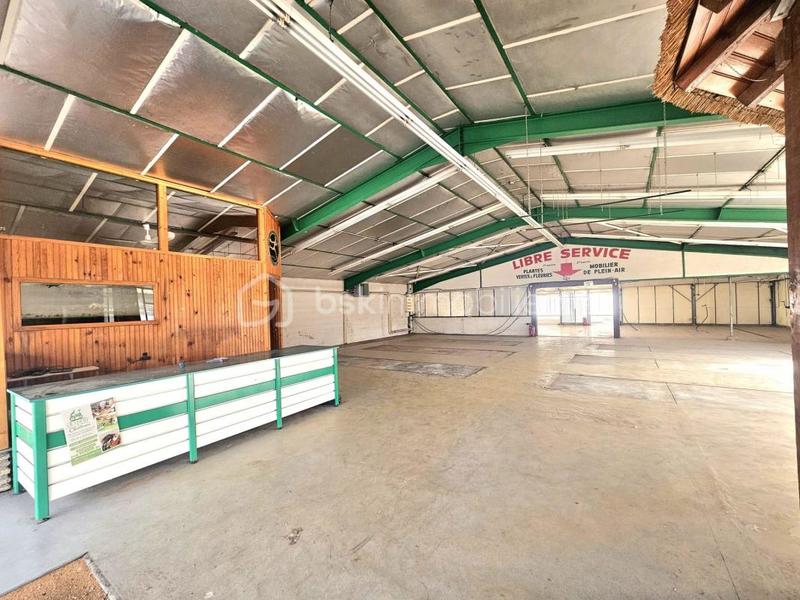 Local commercial - 825 m² - 8 pièces