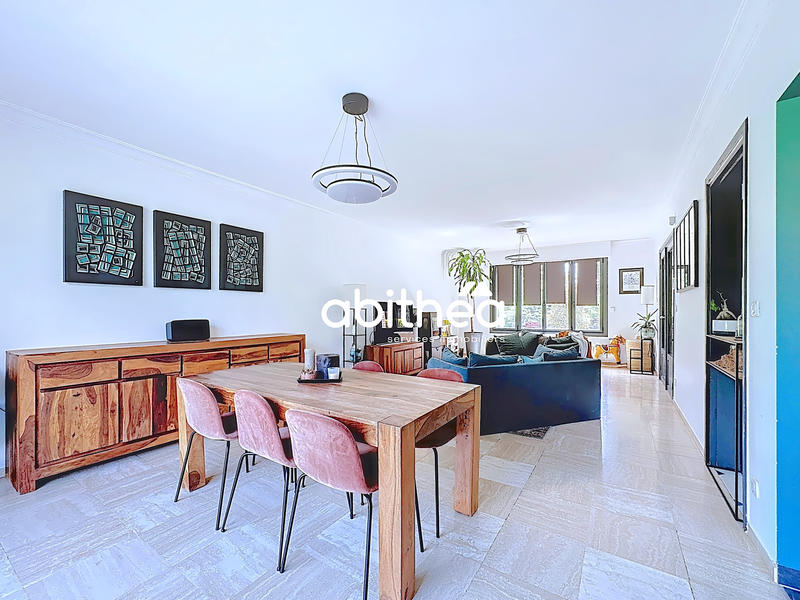 Maison - 220 m² - 9 pièces