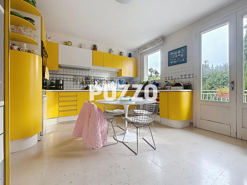Maison - 210 m² - 9 pièces