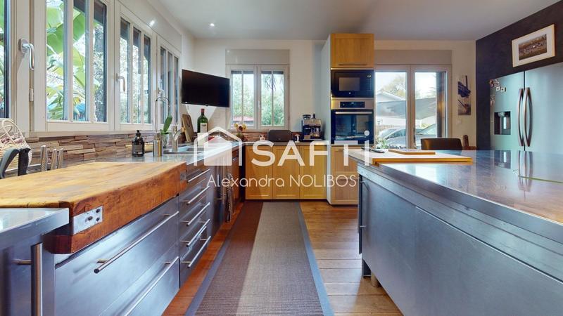 Maison - 330 m² - 7 pièces