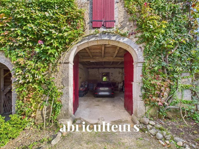 Propriété - 235 m² - 8 pièces