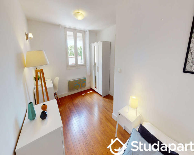 Chambre - 90 m² - 1 pièce