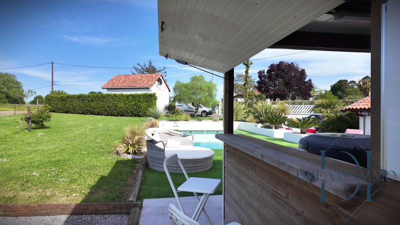 Maison traditionnelle - 200 m² - 4 pièces