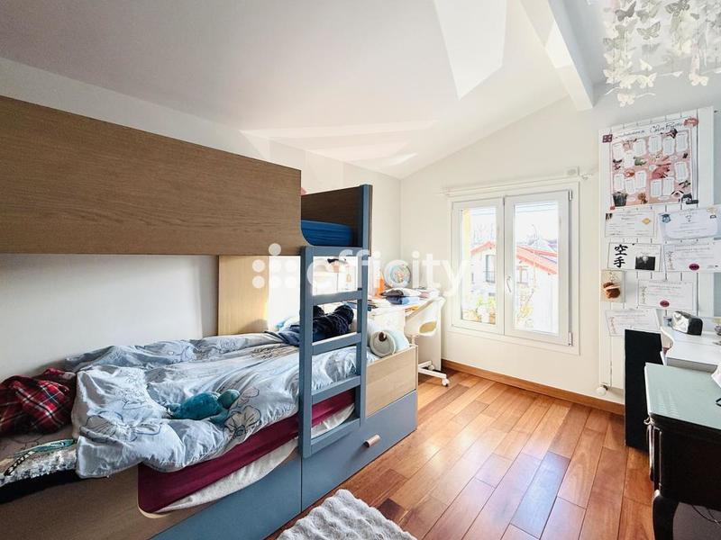 Maison - 180 m² - 6 pièces