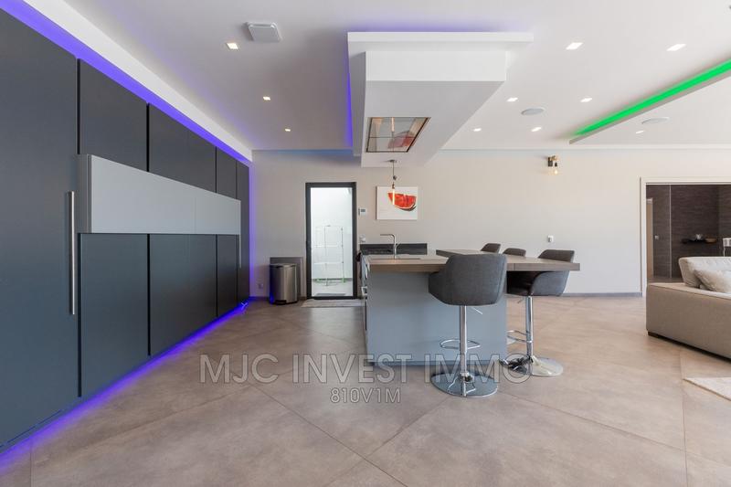 Villa - 257 m² - 10 pièces