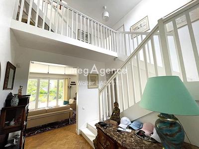 Maison traditionnelle - 260 m² - 10 pièces