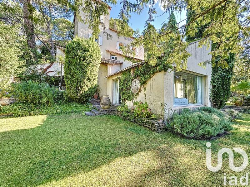 Maison - 233 m² - 7 pièces