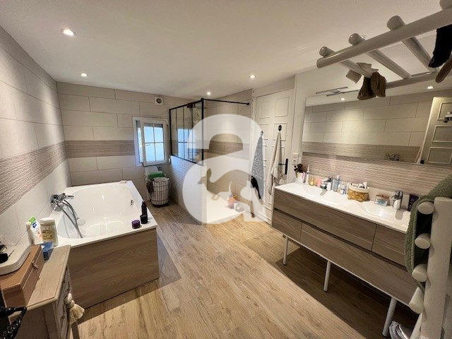 Maison ancienne - 240 m² - 10 pièces