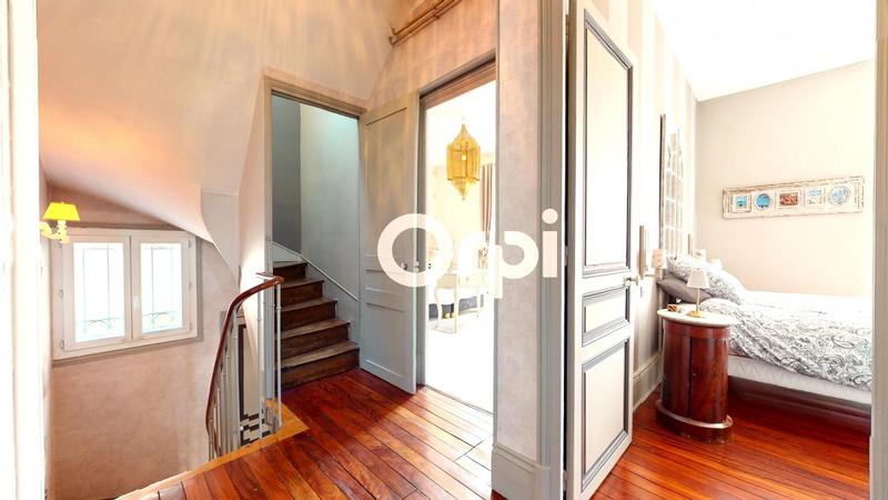 Maison - 175 m² - 9 pièces