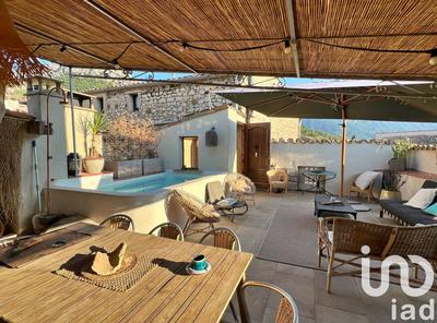 Maison - 246 m² - 8 pièces