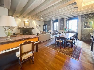 Maison - 335 m² - 12 pièces