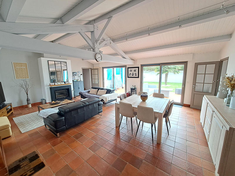 Maison - 223 m² - 7 pièces