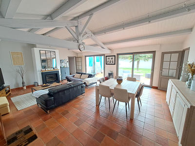 Maison - 223 m² - 7 pièces