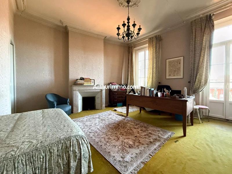 Appartement - 200 m² - 6 pièces