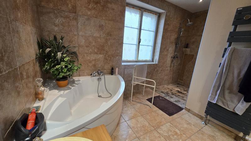 Maison - 215 m² - 7 pièces