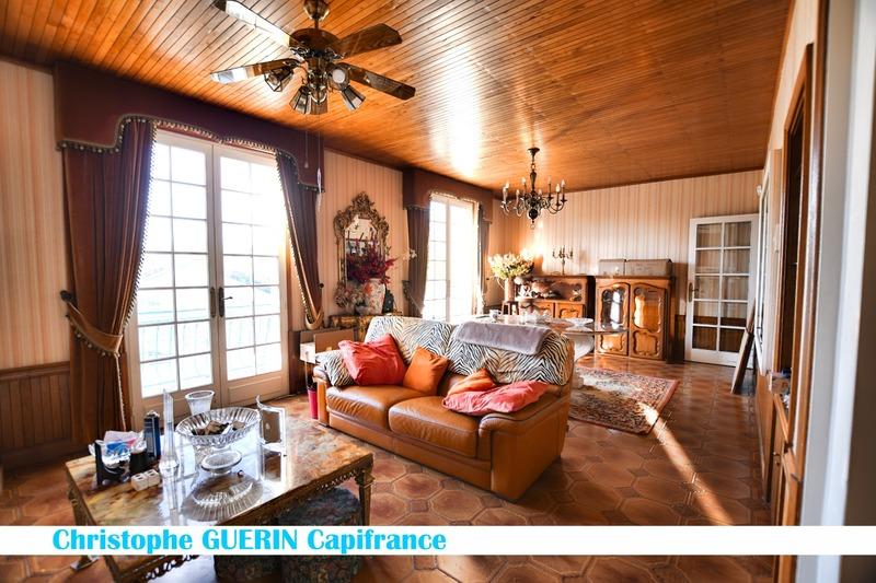 Maison - 250 m² - 8 pièces