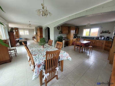 Maison - 201 m² - 7 pièces