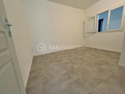 Maison - 205 m² - 9 pièces