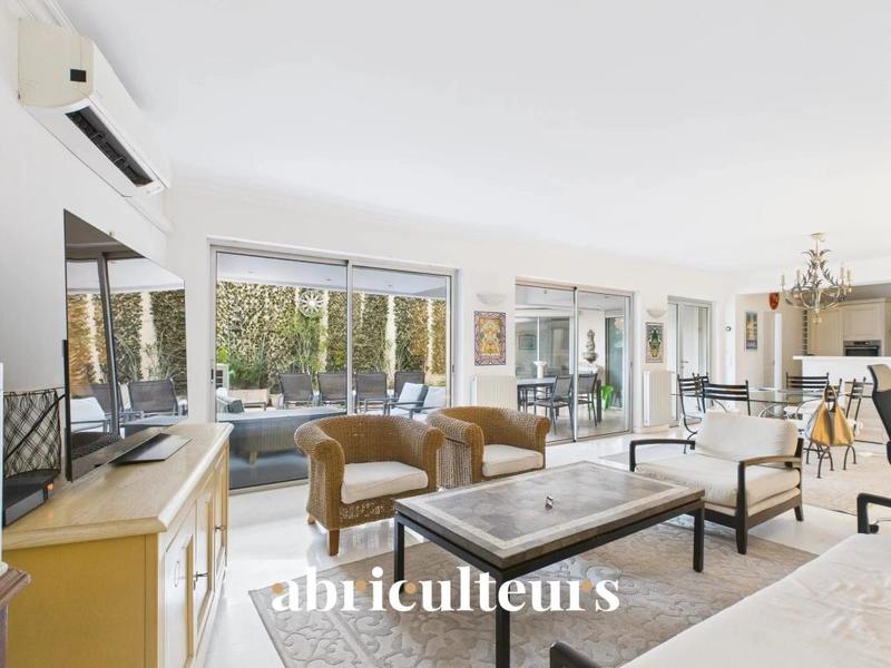 Appartement ancien - 143 m² - 6 pièces