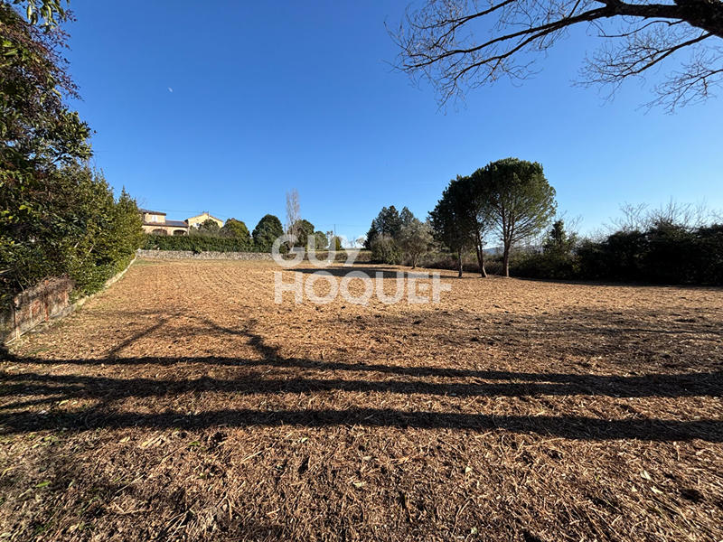 Terrain - 2 800 m²