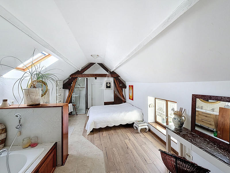 Maison - 261 m² - 8 pièces