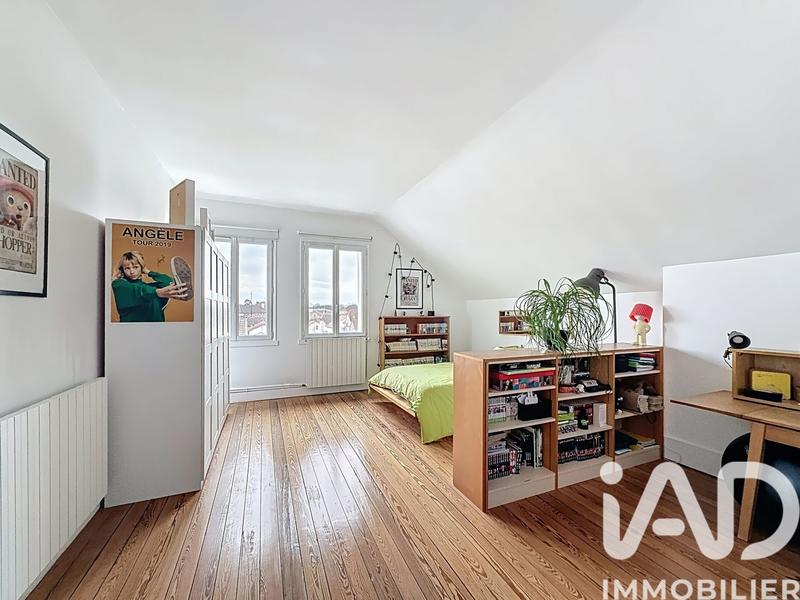 Maison - 233 m² - 8 pièces