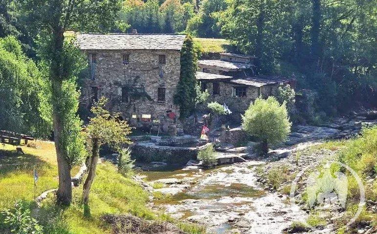 Moulin - 185 m² - 8 pièces