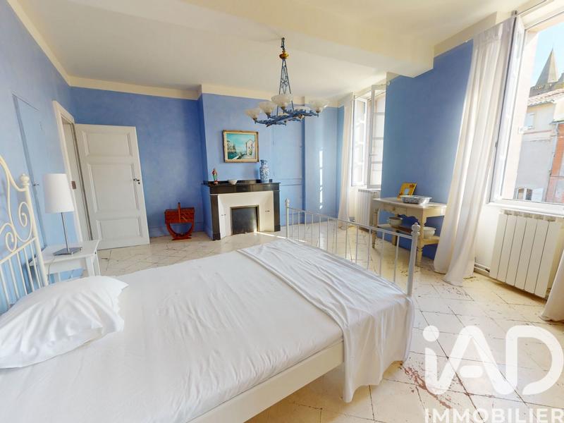 Maison - 401 m² - 16 pièces