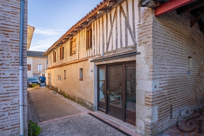 Maison - 304 m² - 16 pièces