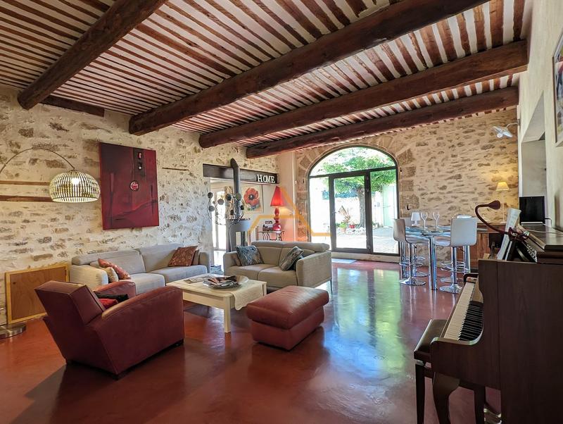 Maison en pierre - 263 m² - 8 pièces