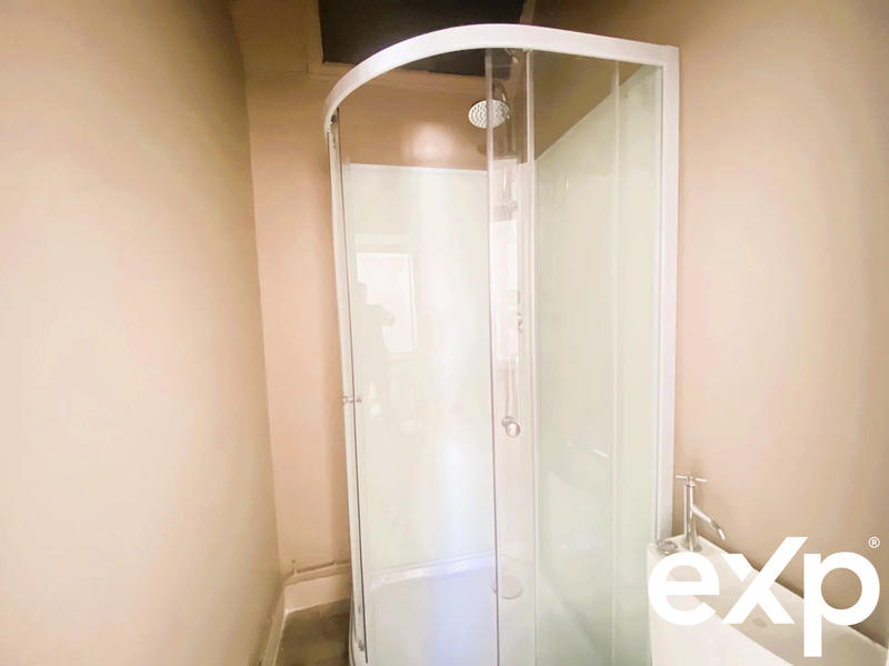 Maison - 215 m² - 11 pièces