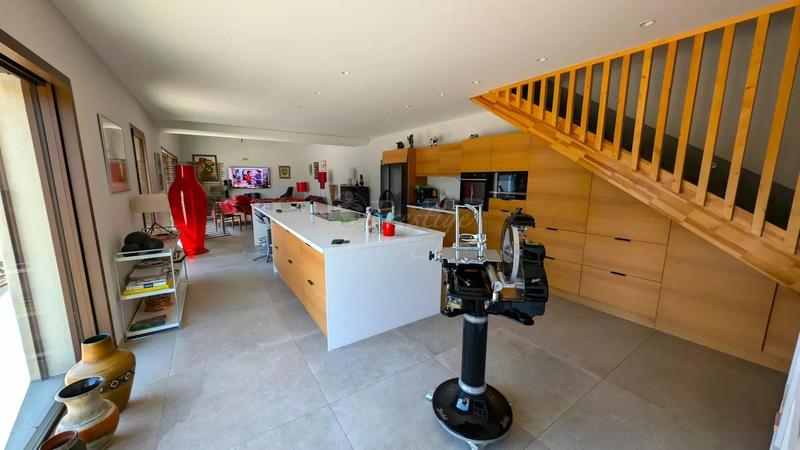 Maison - 260 m² - 7 pièces