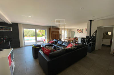 Maison contemporaine - 199 m² - 6 pièces