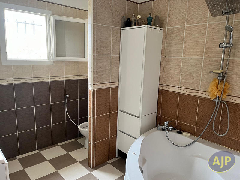 Maison - 182 m² - 7 pièces