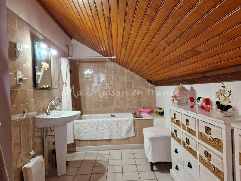 Maison - 451 m² - 12 pièces