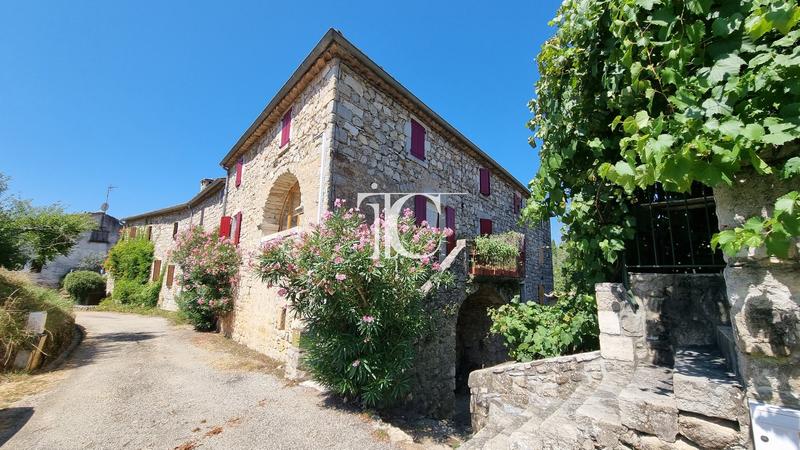 Maison de village - 264 m² - 8 pièces