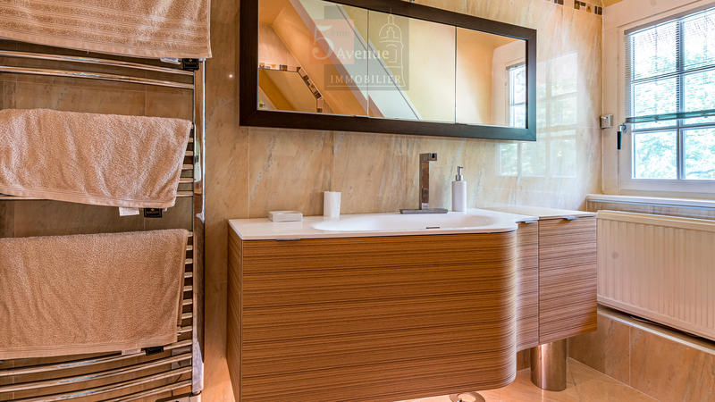 Maison - 170 m² - 7 pièces