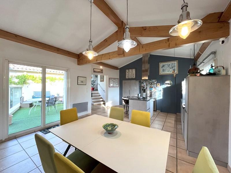 Maison - 180 m² - 6 pièces