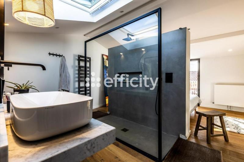 Maison - 180 m² - 8 pièces