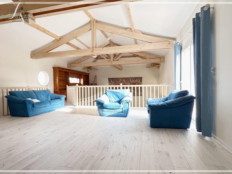 Maison - 280 m² - 8 pièces