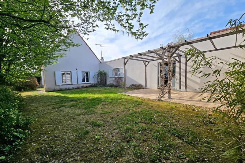 Maison - 230 m² - 9 pièces