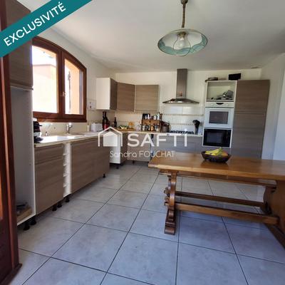 Maison - 252 m² - 7 pièces