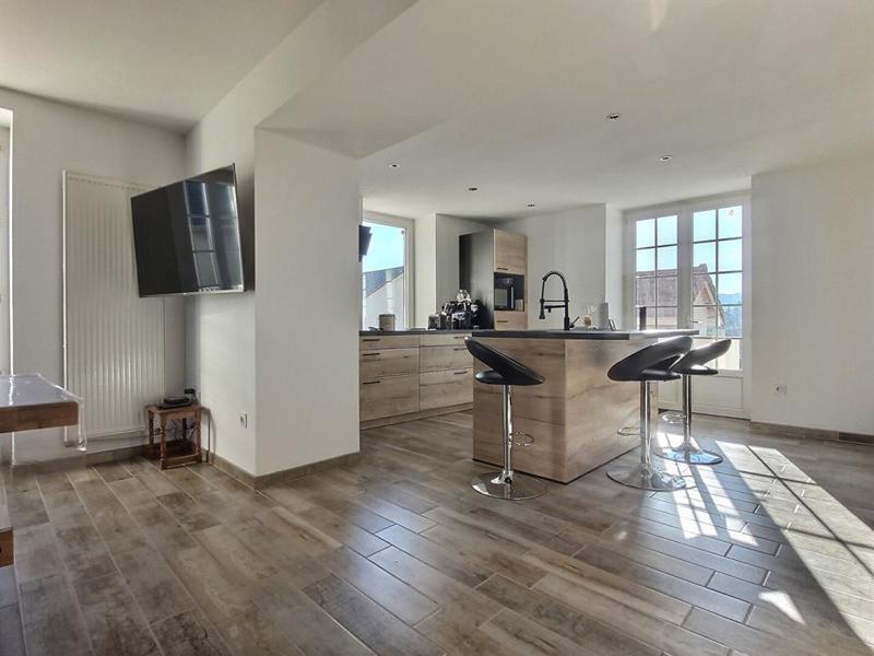 Maison - 180 m² - 9 pièces